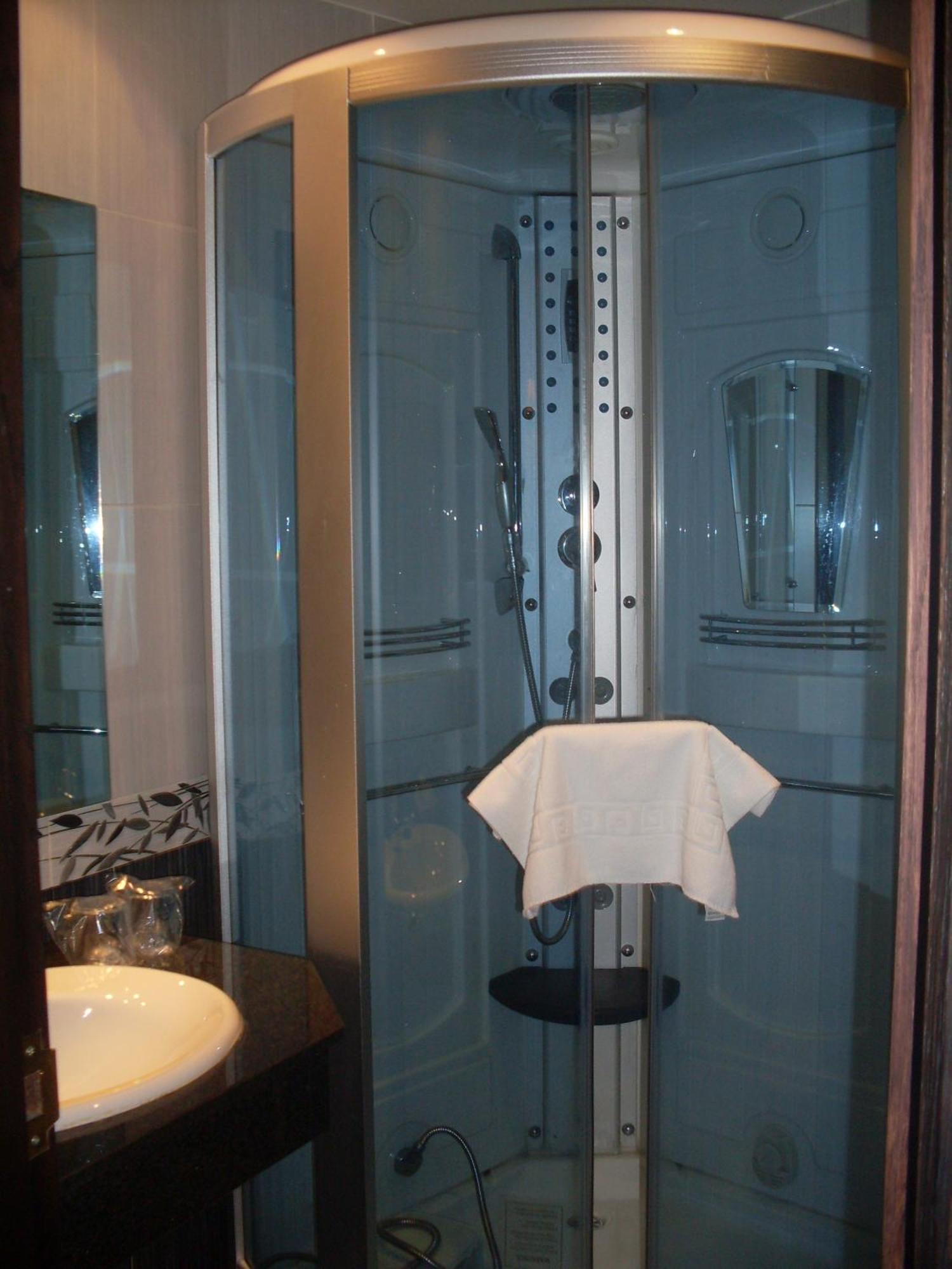 Double or Twin Room (1-2 Adults),112795383:JPEG